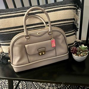 Coach East/West Ivie Dome Satchel COACH F46289)
Grey/Birch, Light Gold